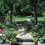 Angelique Avec Jardin - Centre Apartment